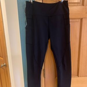 Zyia Light N Tight Black Capri -  Large.